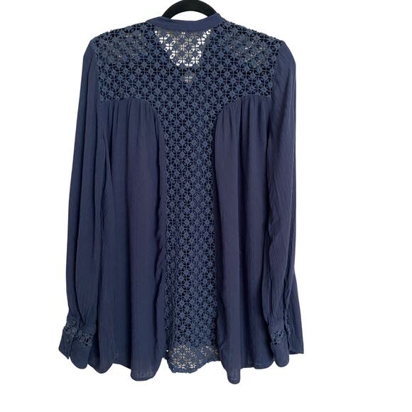 Free People The Best Button Down Navy Crochet Top - Size M - Picture 3 of 5
